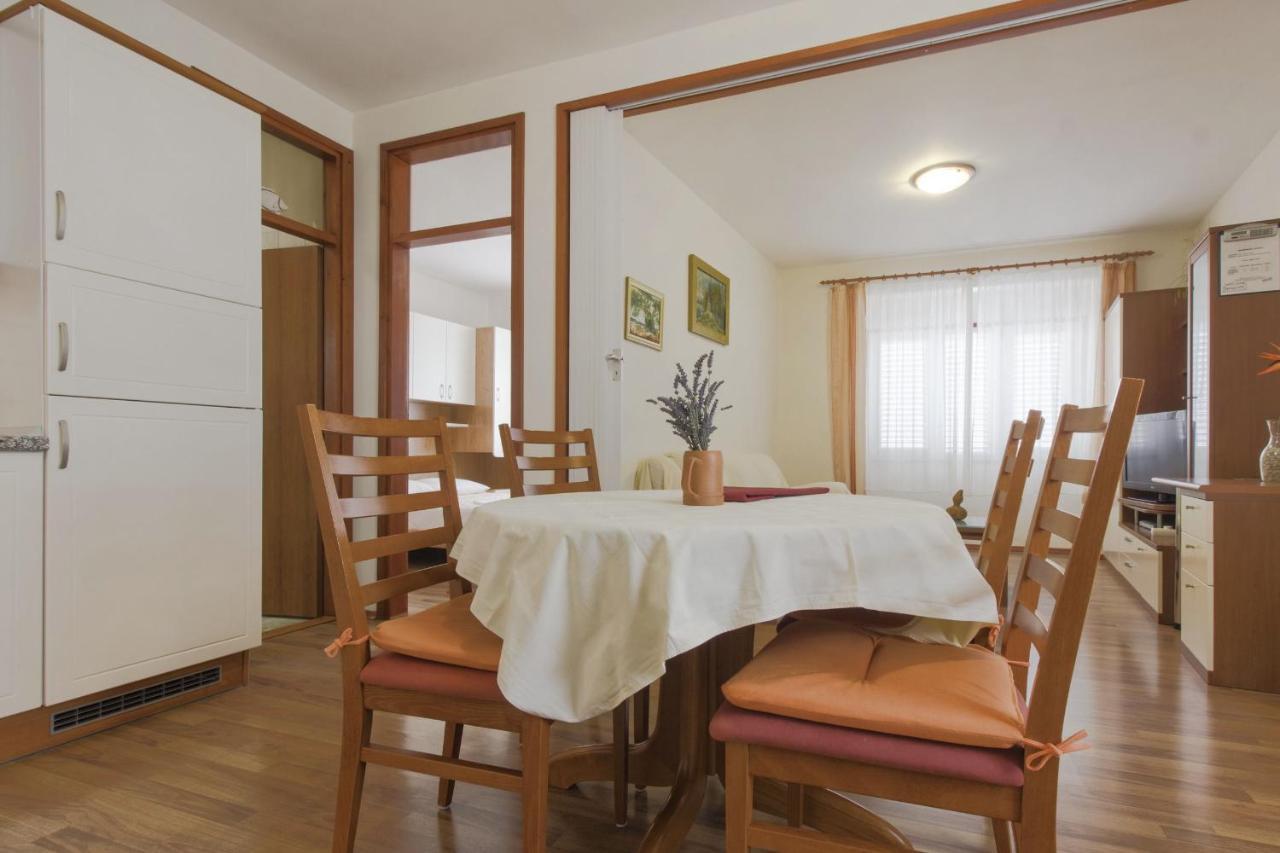 Apartment Konta Center *
