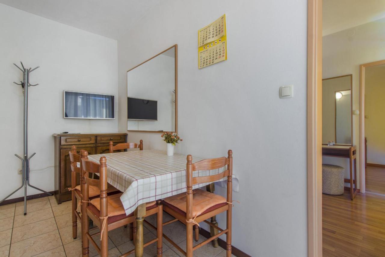 Apartment Konta Center *