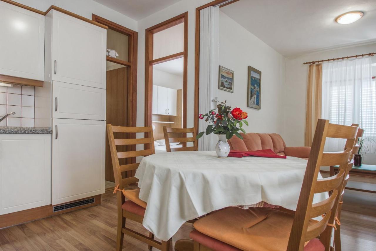 Apartment Konta Center *