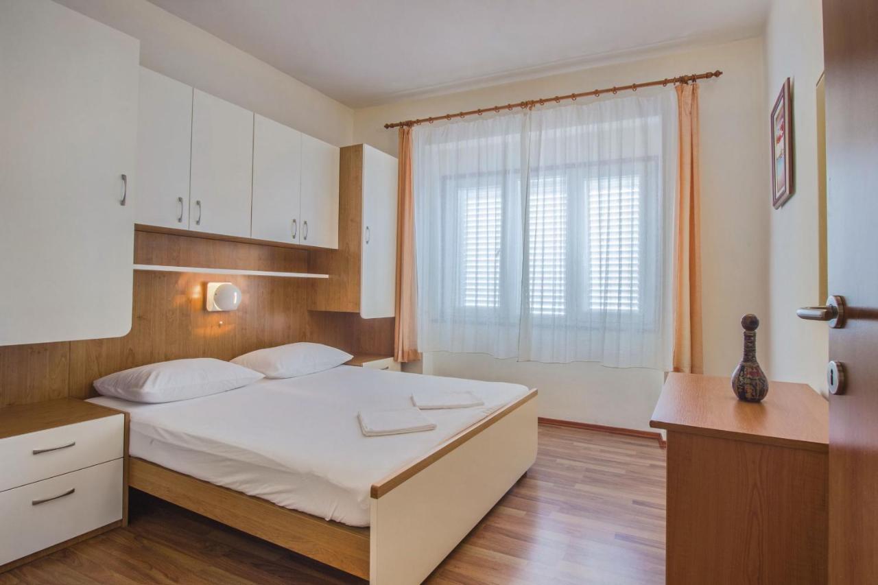 Apartment Konta Center *